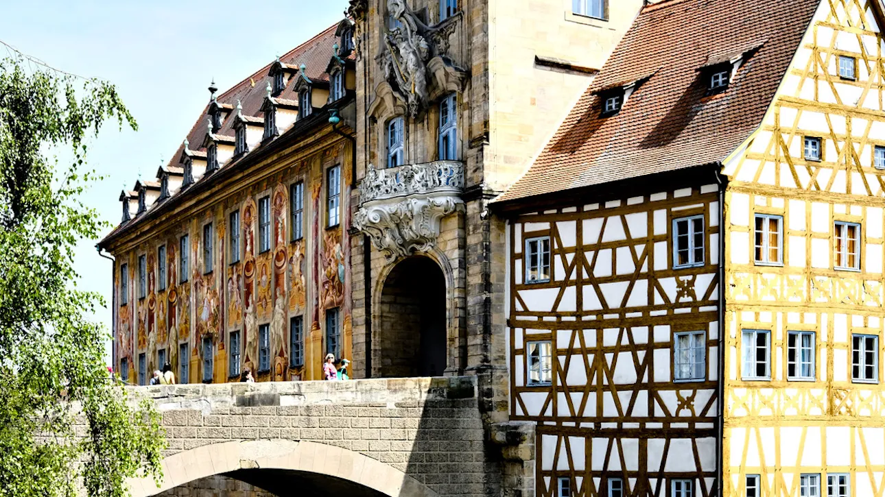 Barockes Altes Rathaus auf der Brücke über der Regnitz